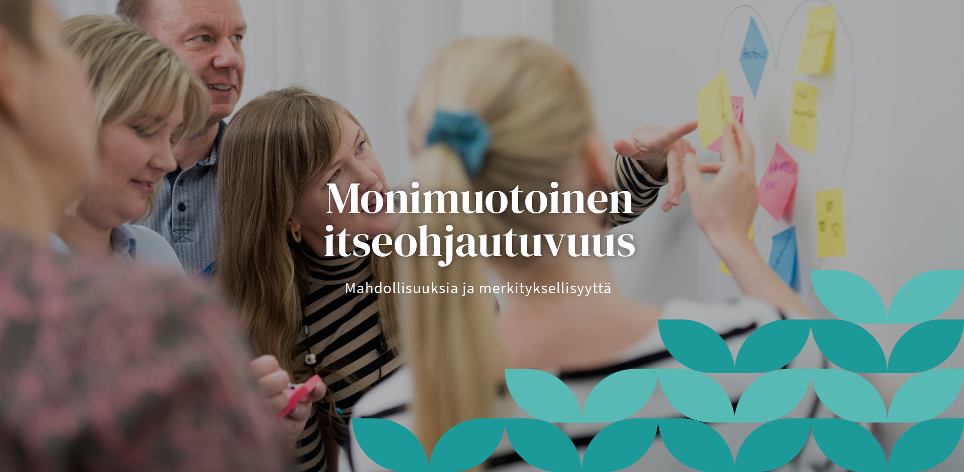 Työntekijät ideoivat yhdessä post it -lapuilla